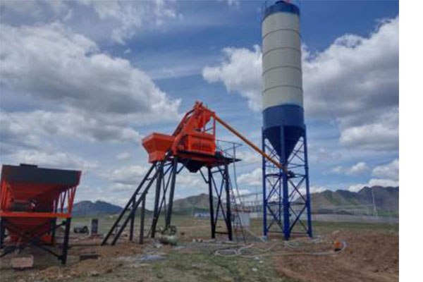 This is a small concrete batching plant for sale.